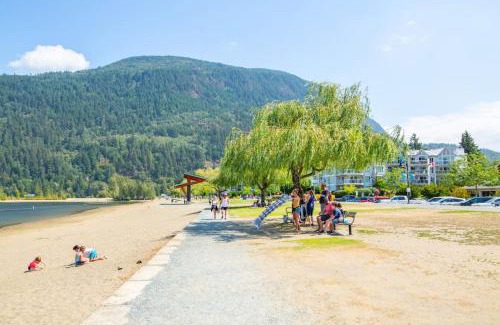 Harrison Hot Springs Apartment | RiversTail Retreat Pet-Friendly and Steps to The Lake