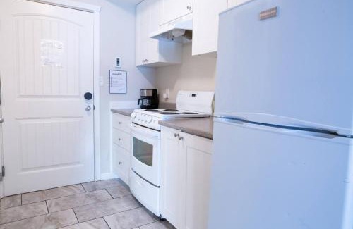 Harrison Hot Springs Apartment | RiversTail Retreat Pet-Friendly and Steps to The Lake