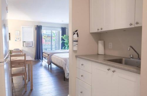 Harrison Hot Springs Apartment | RiversTail Retreat Pet-Friendly and Steps to The Lake