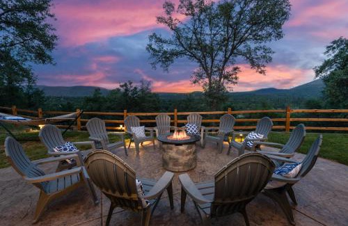 Ahwahnee House | Rivertop Hideaway with HUGE views-Hot Tub-EV-more!