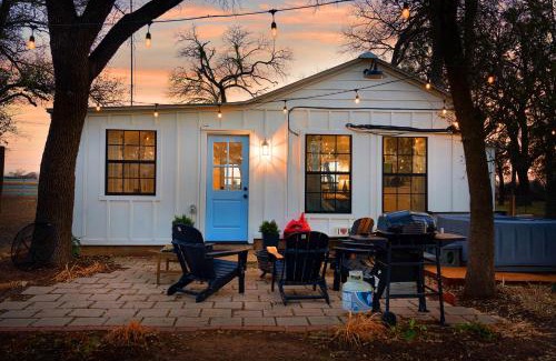 Stonewall House | Riverview Ranch - Hot Tub Fire Pit & More