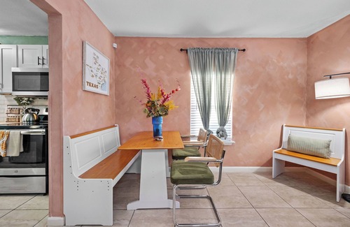 Eastside Promise Neighborhood House | Riverwalk, Pearl,Frost Center & Ft Sam, BAMC-pet friendly!