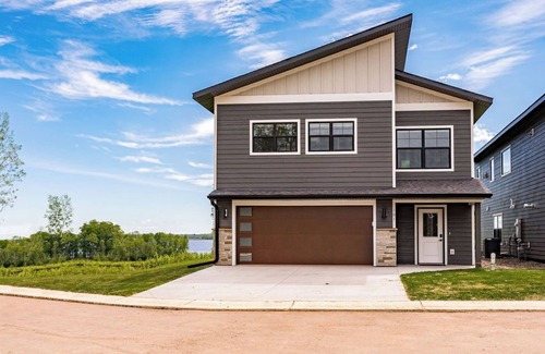 Duluth House | RiverWest Kayak View -Brand New- Dog Friendly-Sauna-20% off Bike Rentals