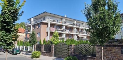 Siofok Aranypart Apartment | Riviéra Wellness Apartman
