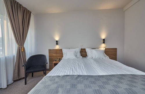 Drobeta-Turnu Severin Hotel | Riviera by Queens