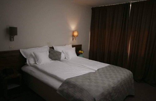 Drobeta-Turnu Severin Hotel | Riviera by Queens
