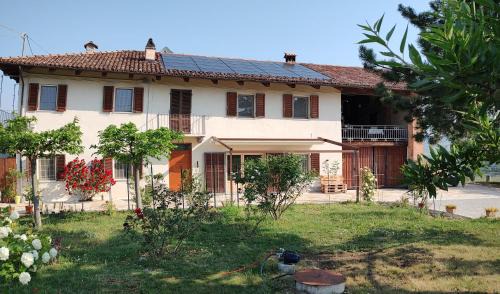Monchiero House | Riviera delle Langhe Wine Country House with a Pool