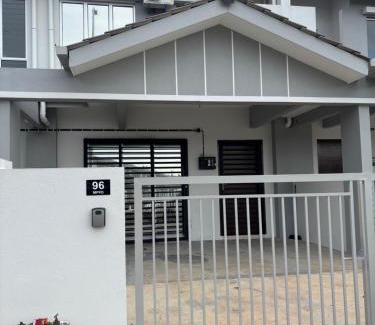 Kampung Telok House | Rizku Homestay Port Dickson 4 Bedroom 4 Bathroom