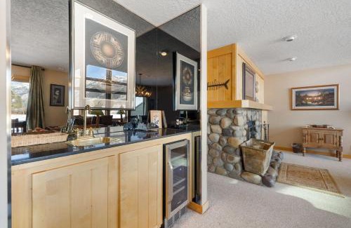 Moose Wilson Road Villa | RMR: Greyling 4513 Condo in The AspensWilsonWY