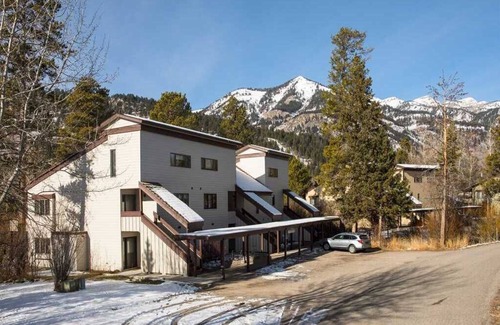 Moose Wilson Road Condo | RMR: Sarvisberry 3022 Condo in The Aspens