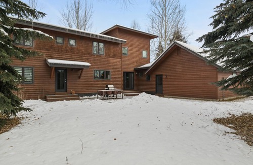 Wilson House | RMR: Second Street Chalet in Wilson,WY