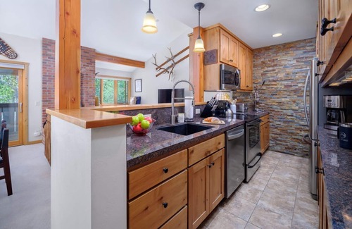 Moose Wilson Road Condo | RMR: Strawberry 3921 Condo in The Aspens/Wilson,WY