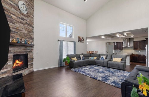 Brookfield House | RNC RENTAL- Spacious 5-bedroom house in Menomonee Falls