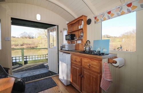 Hadlow Down Cottage | ROACH HUT, pet friendly, character holiday cottage in Crowborough