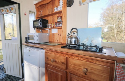 Hadlow Down Cottage | ROACH HUT, pet friendly, character holiday cottage in Crowborough