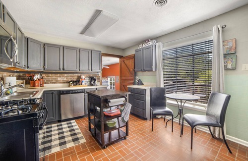 Austin House | Roadrunner - Great location between Austin and Dripping Springs