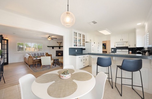 Yucca Valley House | 💦 Roadrunner Inn - Pool, Hot Tub, BBQ and Fire Pit! 💦