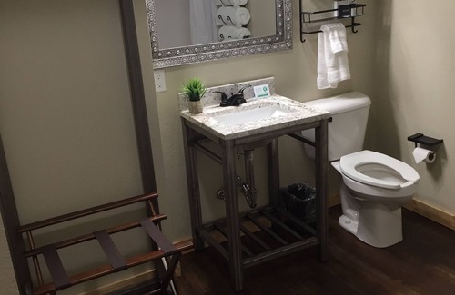 Munising Hotel | Roam Inn