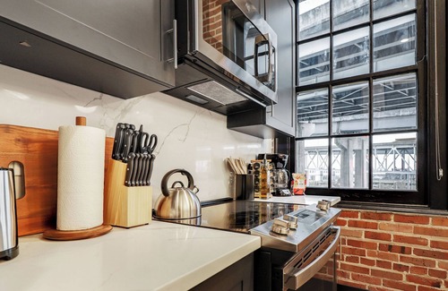 Arts/Warehouse District Hotel | Roami at Brassline Convention Center 1BR #16