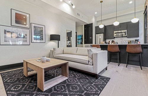 Arts/Warehouse District Hotel | Roami at Brassline Convention Center 1BR #16