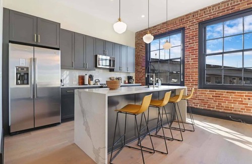 Arts/Warehouse District Hotel | Roami at Brassline Group Friendly #85