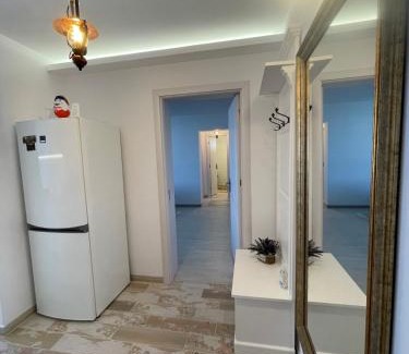 Ploiesti Apartment | Robert's White Apartment