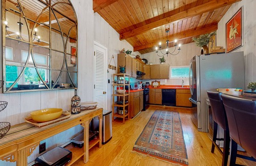 West Townshend House | Robin's Perch | House in Townshend with mountain view & hot tub