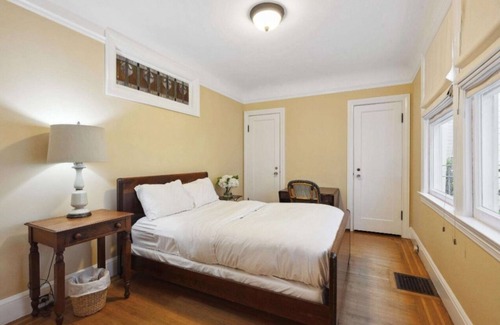 Nob Hill Cabin | Robin Williams Suite, Charming Private Room in enchanting San Francisco.