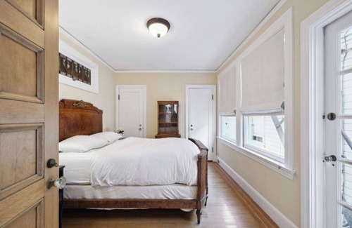 Nob Hill Cabin | Robin Williams Suite, Charming Private Room in enchanting San Francisco.