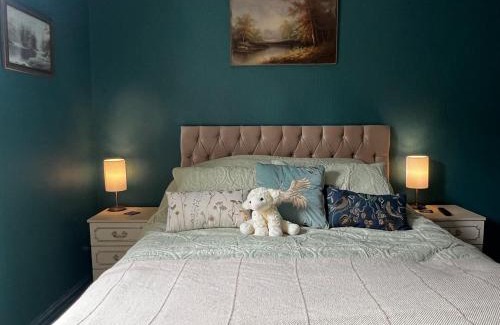 Wrexham House | Robin’s Hollow: 2BD Home Near Wrexham AFC