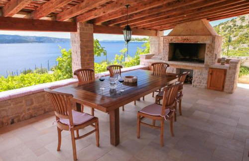Nerezise House | Robinson Villa Afrodita