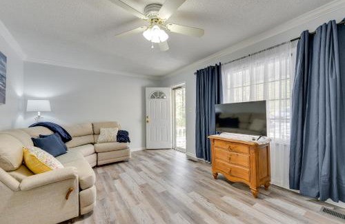 Rock Hill House | Rock Hill Cottage with Spacious Yard and Fire Pit!