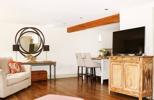Newick House | ROCK HOUSE LODGE, with open fire in Newick