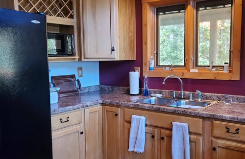 Loretto House | Rock Lake Retreat: Sun, Water & Relaxation – The Ultimate Summer Escape!