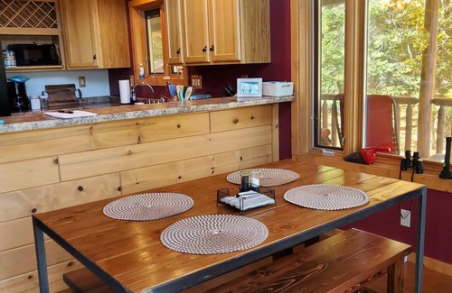 Loretto House | Rock Lake Retreat: Sun, Water & Relaxation – The Ultimate Summer Escape!