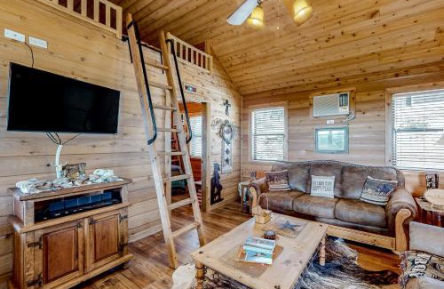 Fredericksburg House | Rock of Ages Cabin at Amazing Grace Canyon