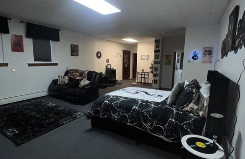 Shortsville Apartment | Rock & Roll into the Finger Lakes!