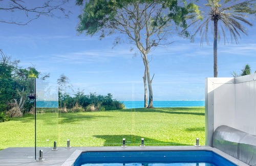 Picnic Bay Villa | Rock Salt Villa 2 Situated on the foreshore at Picnic Bay