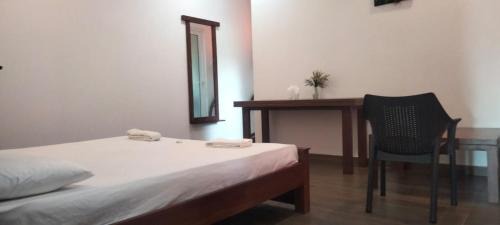 Padukka Hotel | Rock View Inn