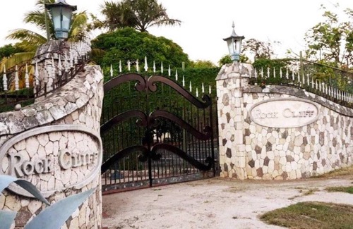 Tower Isle House | Rockcliff Villa