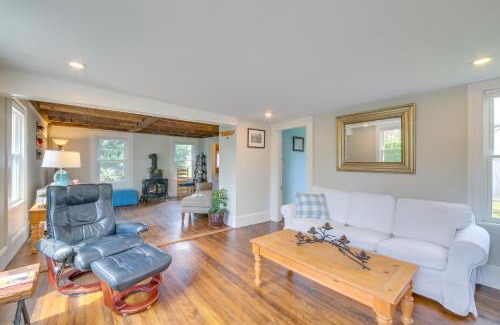 Rockland House | Rockland Home with Deck 5 Mins to Historic Downtown!