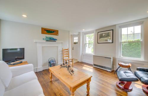 Rockland House | Rockland Home with Deck 5 Mins to Historic Downtown!