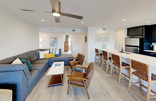Harbor Oaks Condo | Rockport Mode | Bay Views, Great Fishing + Boating