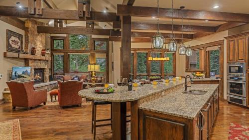 Boulder Ridge House | Rocky Mountain Lodge