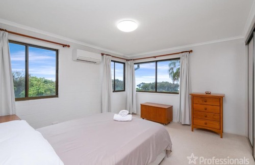 Emu Park House | Rocky Retreat At Emu Park