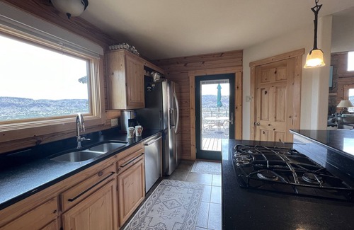 Alpine House | Rocky Top Cabin: Near Alpine and Marfa with views!