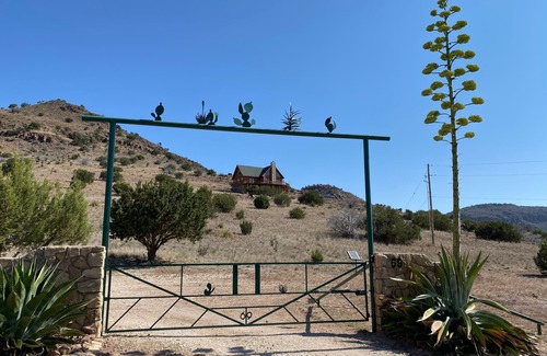 Alpine House | Rocky Top Cabin: Near Alpine and Marfa with views!