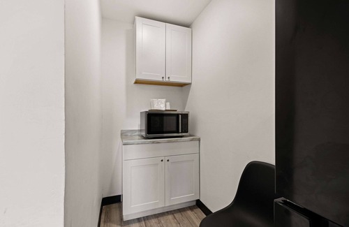 East Forest Hotel | Rodeway Inn Charlotte Independence Blvd.