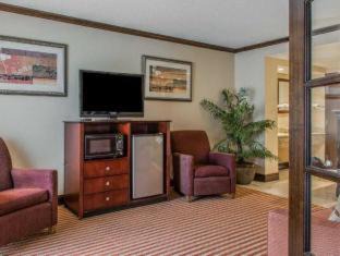 East Windsor Hotel | Rodeway Inn & Suites East Windsor