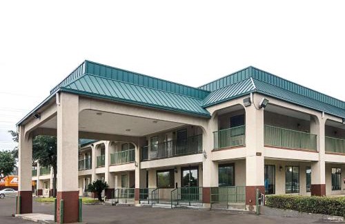 Brookhollow Hotel | Rodeway Inn & Suites Hwy 290 NW